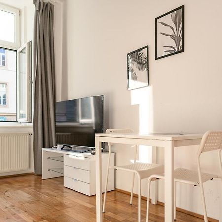 Comfortable 3Br Shared Apart. - Suitable For Long Stays Wina Bagian luar foto